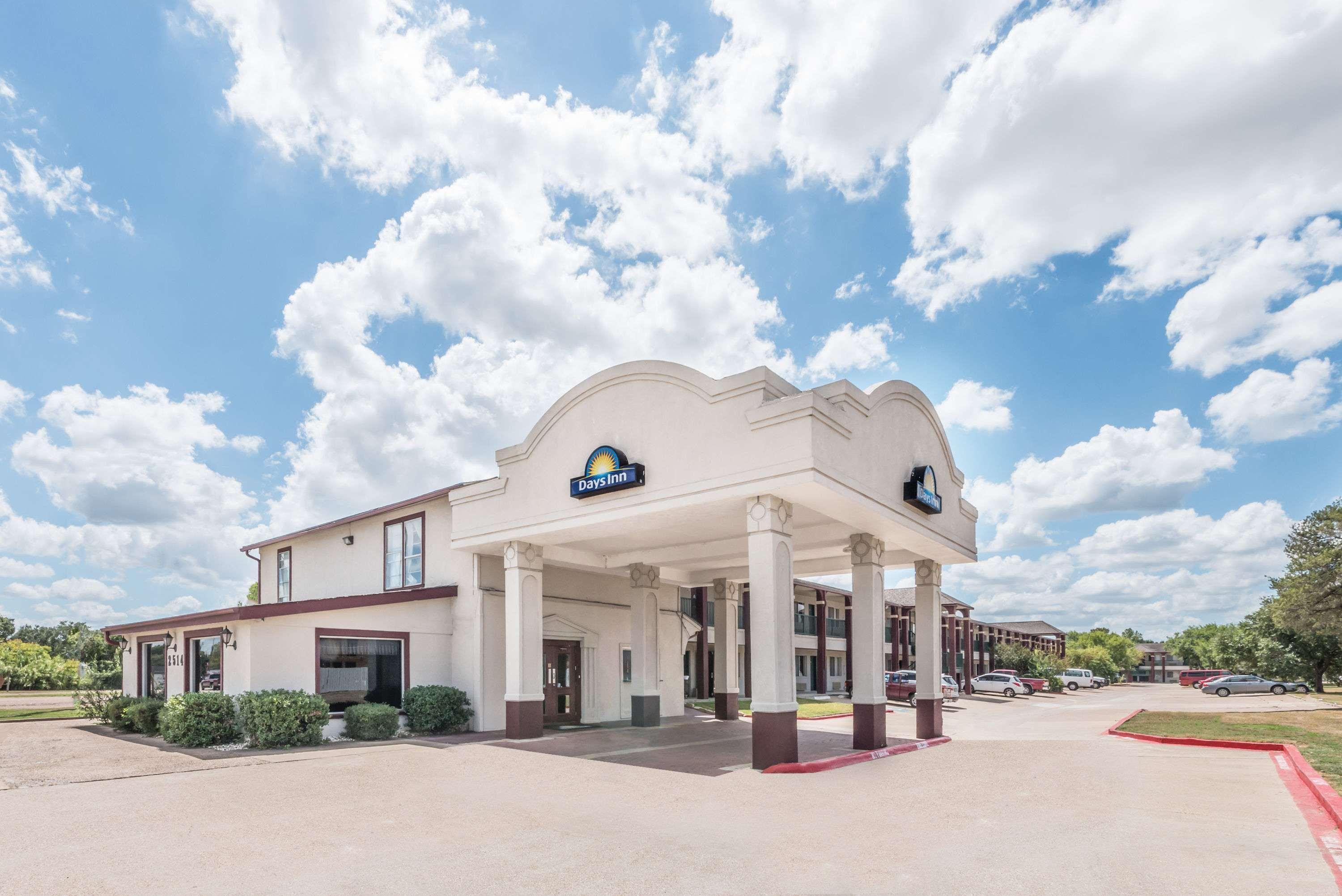 Days Inn By Wyndham Bryan College Station Exterior photo