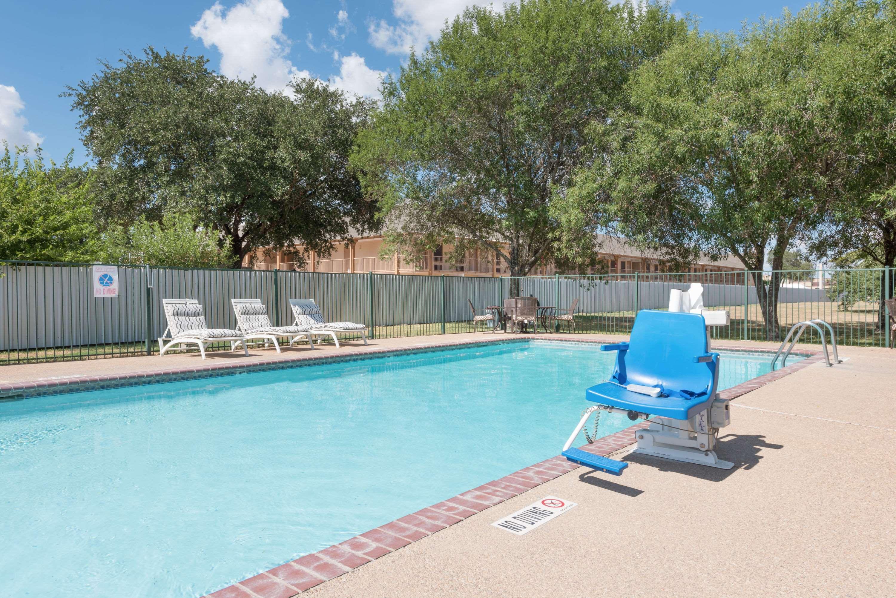 Days Inn By Wyndham Bryan College Station Exterior photo