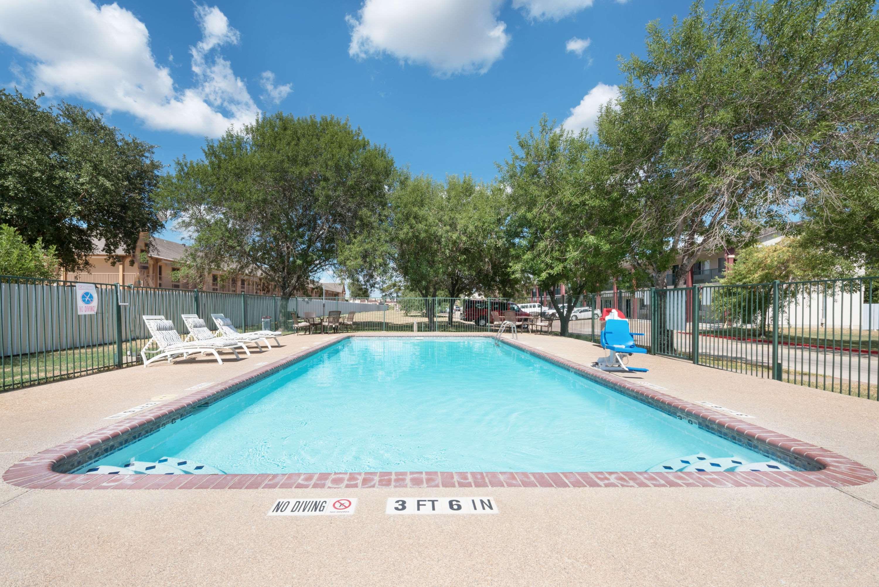 Days Inn By Wyndham Bryan College Station Exterior photo